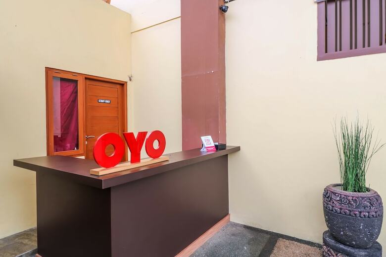 Hostal Oyo 2234 Dewi Uma House