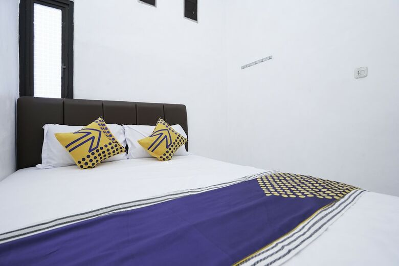 Hostal Spot On 2479 Berkah Residence Syariah