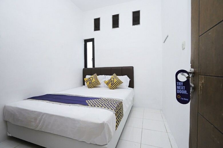 Hostal Spot On 2479 Berkah Residence Syariah