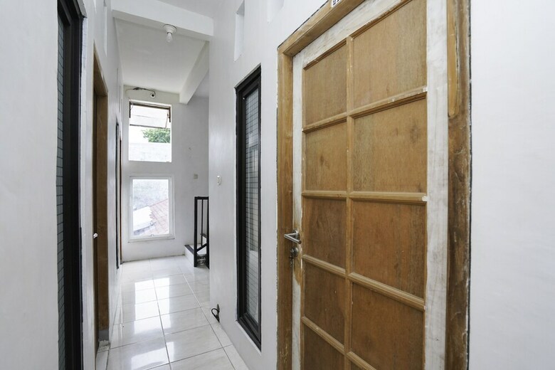 Hostal Spot On 2479 Berkah Residence Syariah