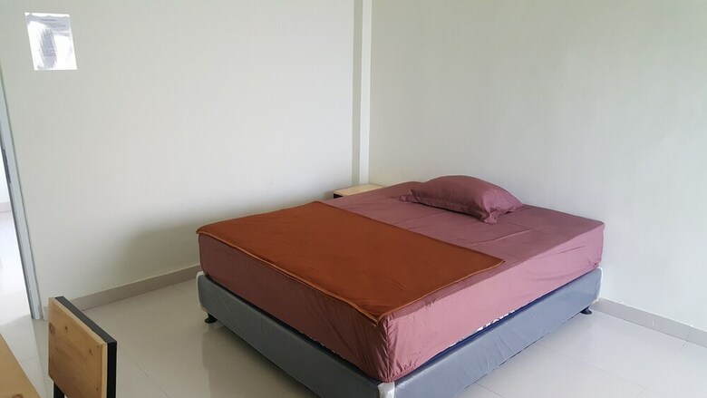 Hostal Oyo 2203 Wira Residence