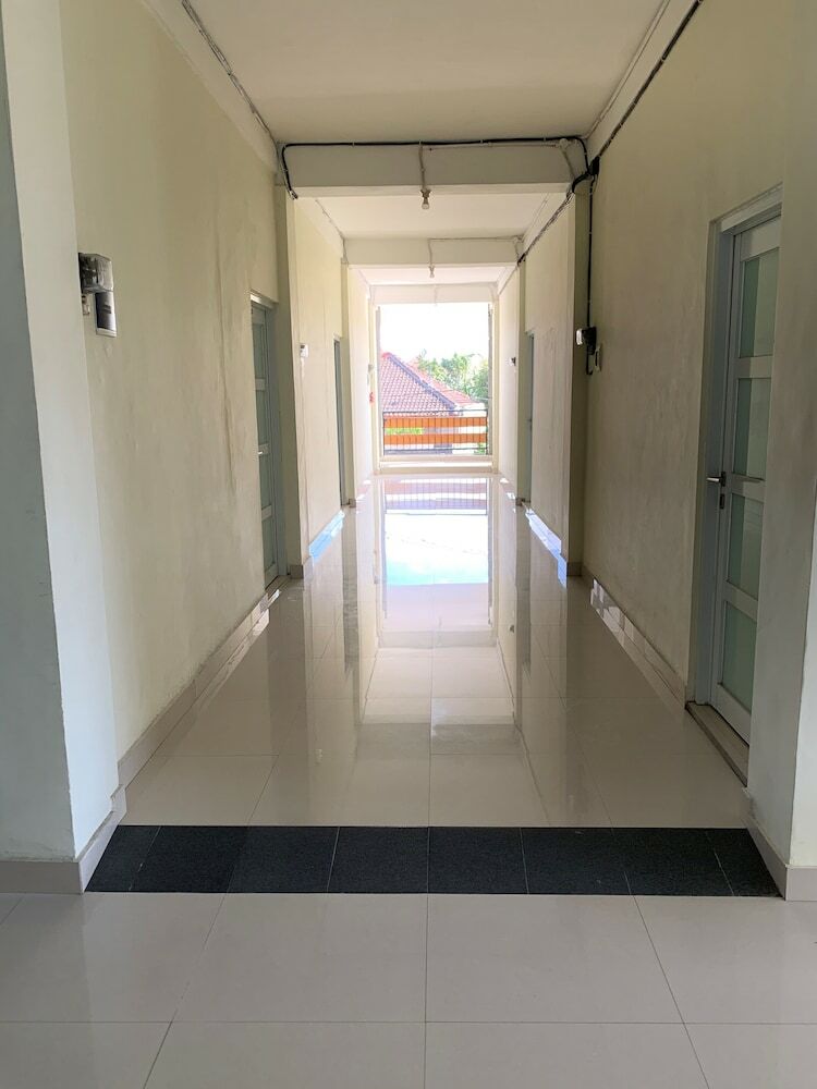 Hostal Oyo 2203 Wira Residence