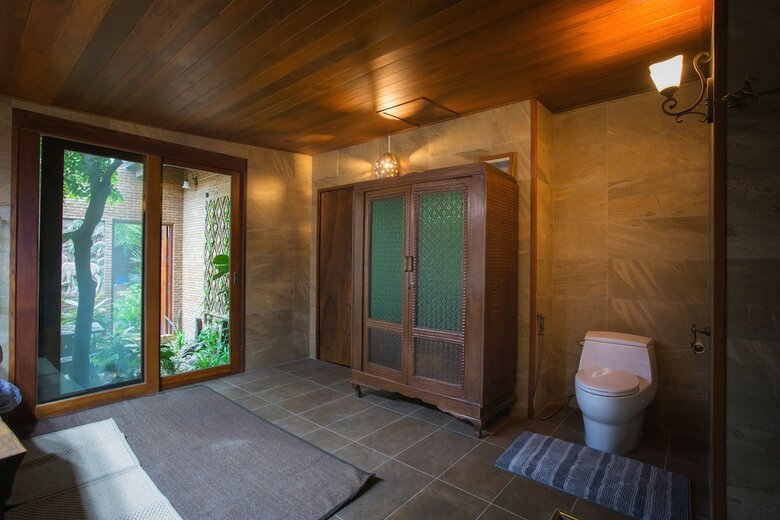 Hotel Cattani's Riverside Home
