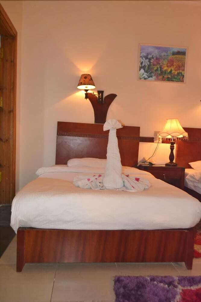 Green Desert Hotel