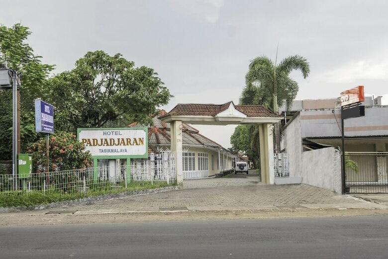 Oyo 2346 Hotel Padjadjaran 1