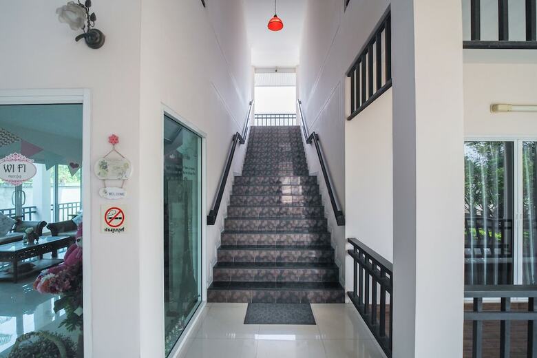 Oyo 662 Malee Bunga Hotel
