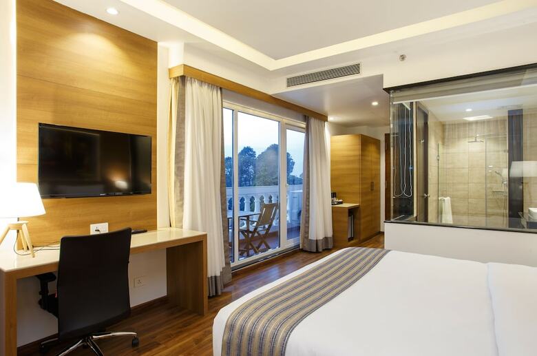 Hotel Ambassador By Ace Hotels