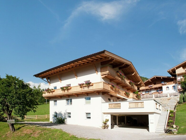 Beautiful Apartment Near Mountains In Gerlosberg