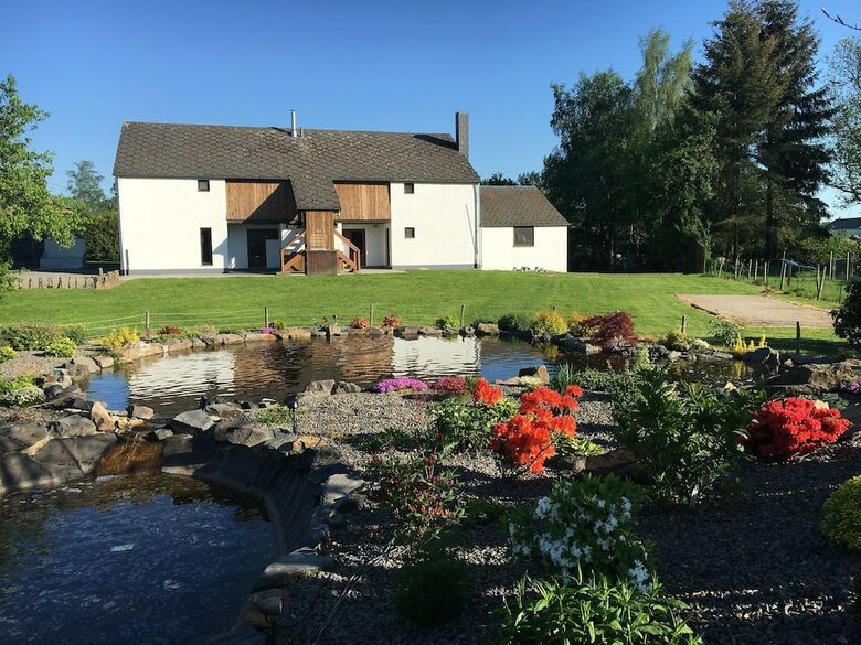 Spacious Holiday Home La Roche-en-ardenne With Pool
