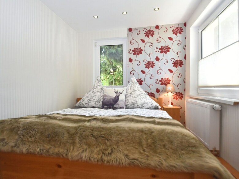 Vintage Hoilday Home In Leina With Pond