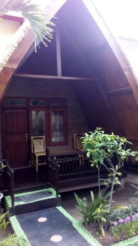 Coral Beach Pizza Cottages