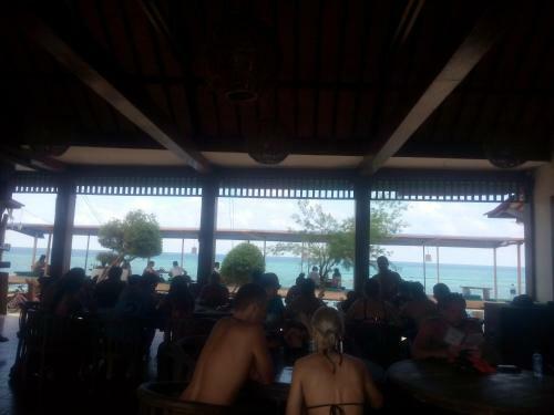 Coral Beach Pizza Cottages