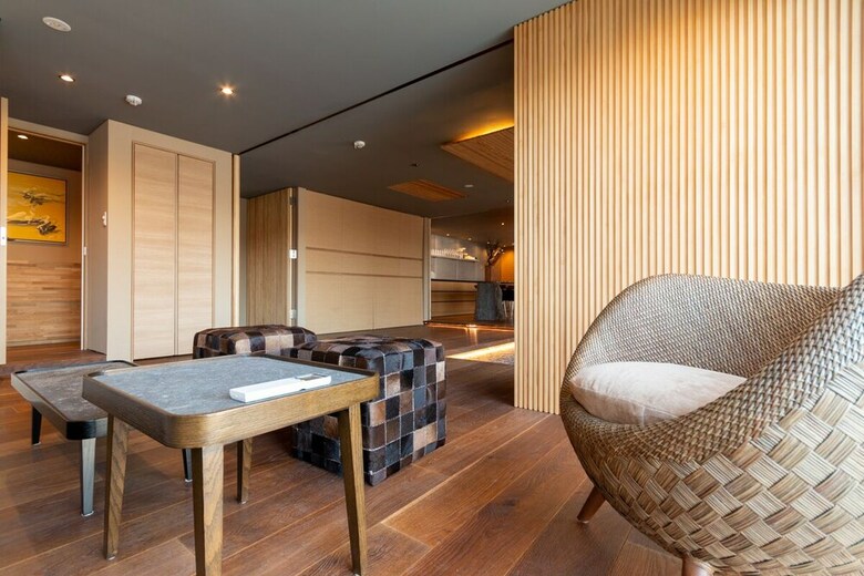 Hideaway On Escarpment By Hokkaido Tracks