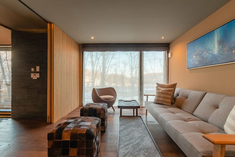 Hideaway On Escarpment By Hokkaido Tracks