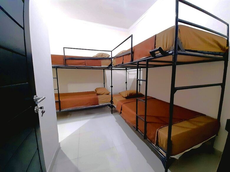Hostal Safe House Bed And Breakfast - Hostel (Adults Ony)