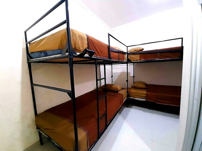 Hostal Safe House Bed And Breakfast - Hostel (Adults Ony)