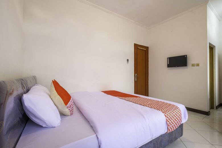 Hotel Oyo 2728 Sinulingga Residence