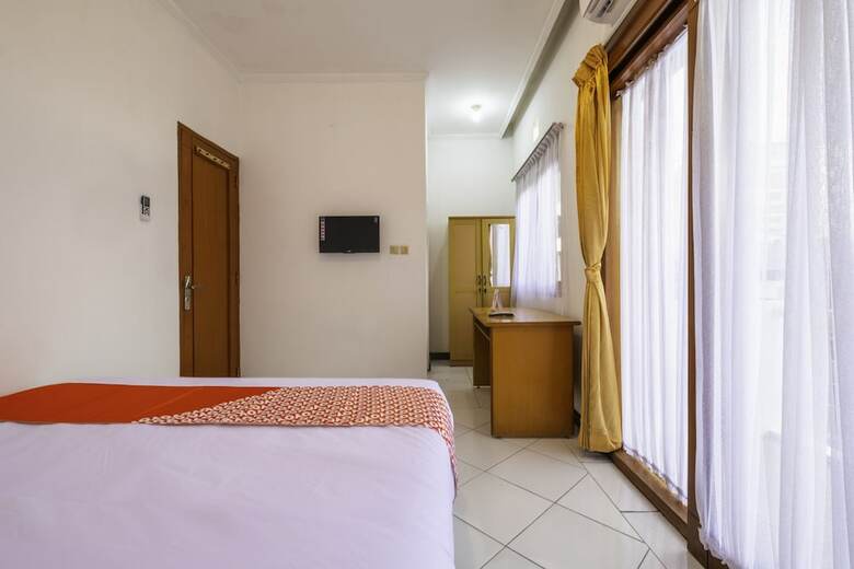 Hotel Oyo 2728 Sinulingga Residence