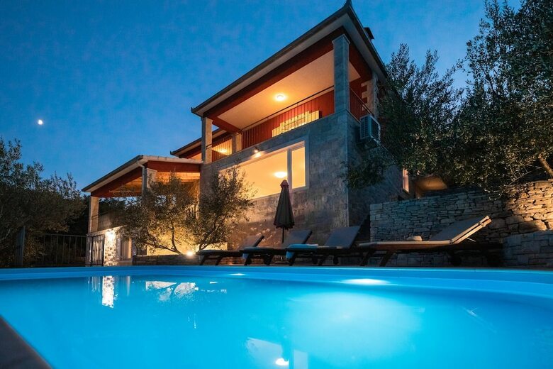 Villa Luxury Stairway To Heaven With Pool