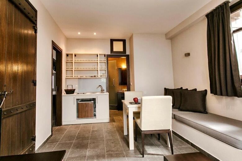 Hotel 12 Months Luxury Resort