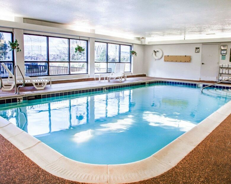 Hotel Comfort Suites Lombard - Addison
