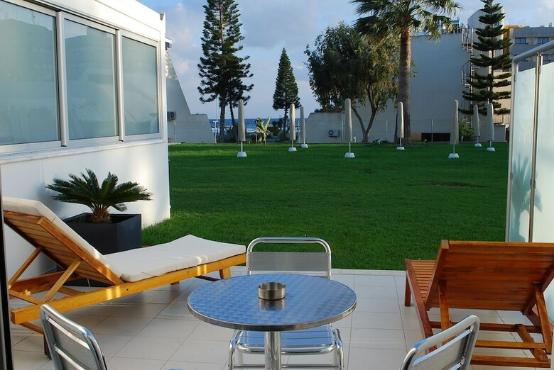 Aparthotel Frixos Suites Hotel Apts