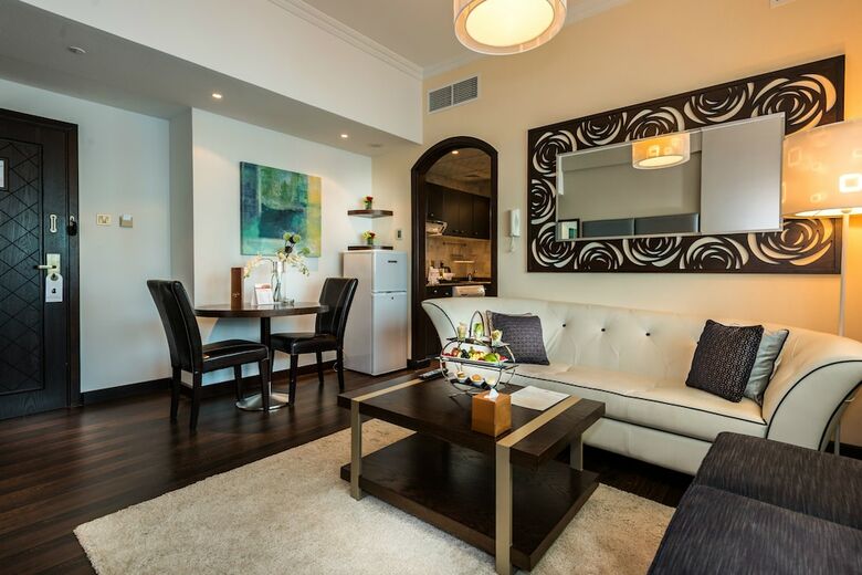 Aparthotel First Central Hotel Suites