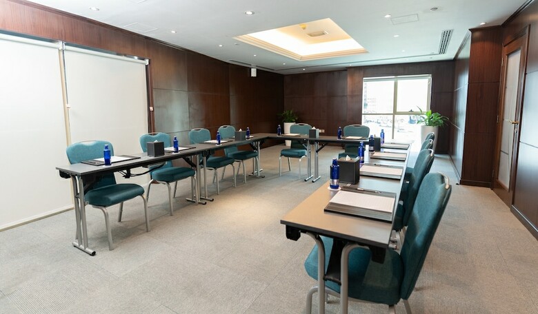 Aparthotel First Central Hotel Suites