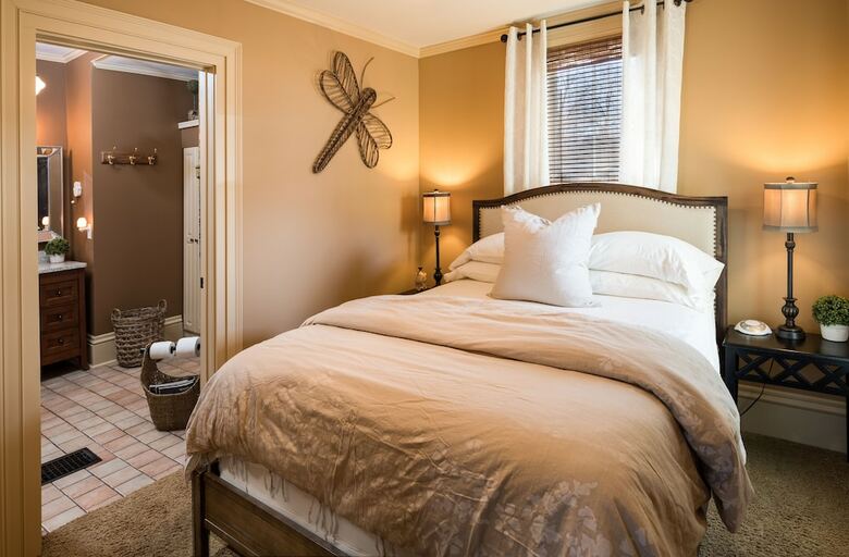 Bed & Breakfast Kara's Kottages @ W. Main St