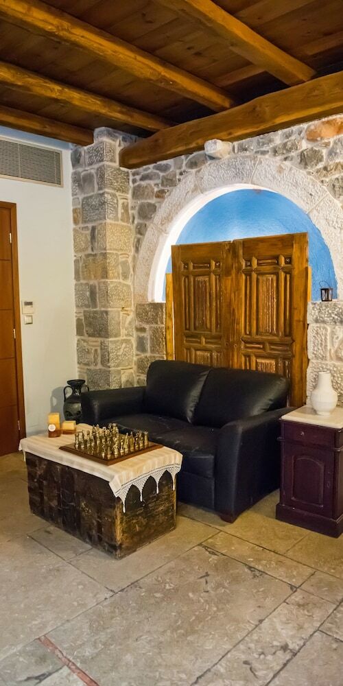 Xemoni Hotel