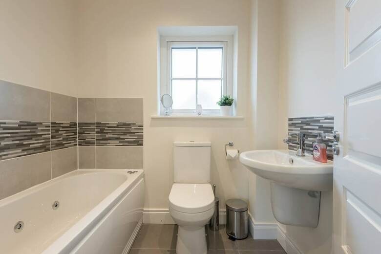 Stylish & Modern 3 Bedroom Home