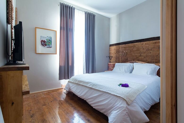 Bed & Breakfast Feel At Home Guest House