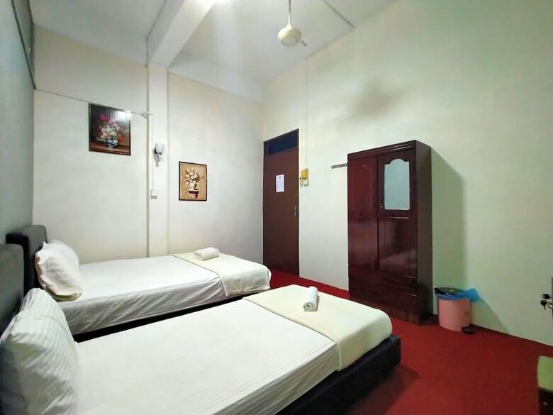 Spot On 89994 Rz Gold Hotel