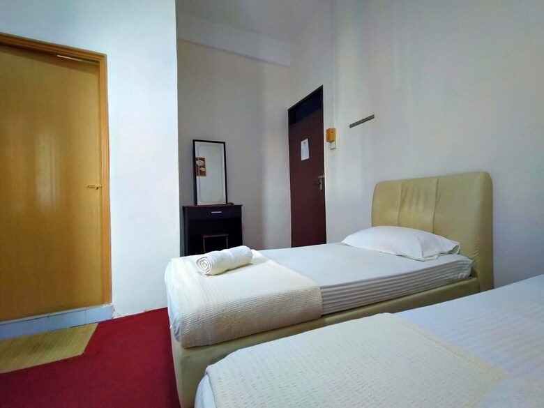 Spot On 89994 Rz Gold Hotel