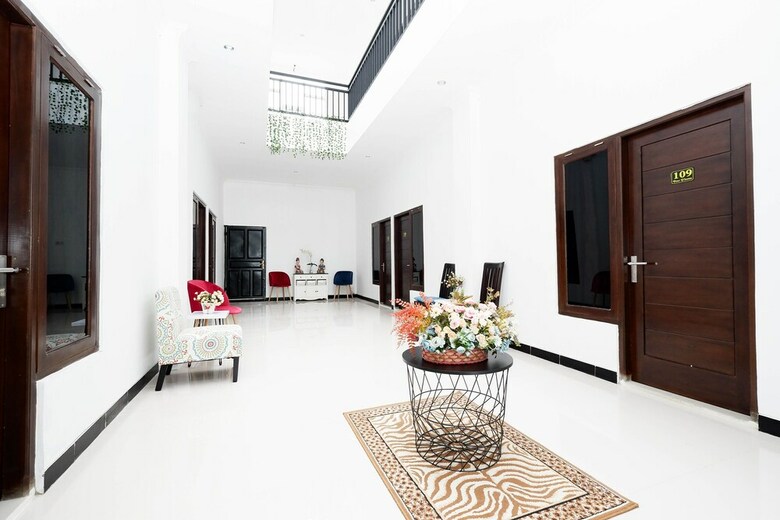 Hotel Oyo 1611 Four D'home