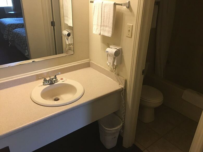 Posada Whispering Creek Lodging & Rv Resort