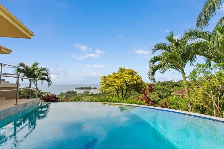 Hotel Red Frog Beach Resort