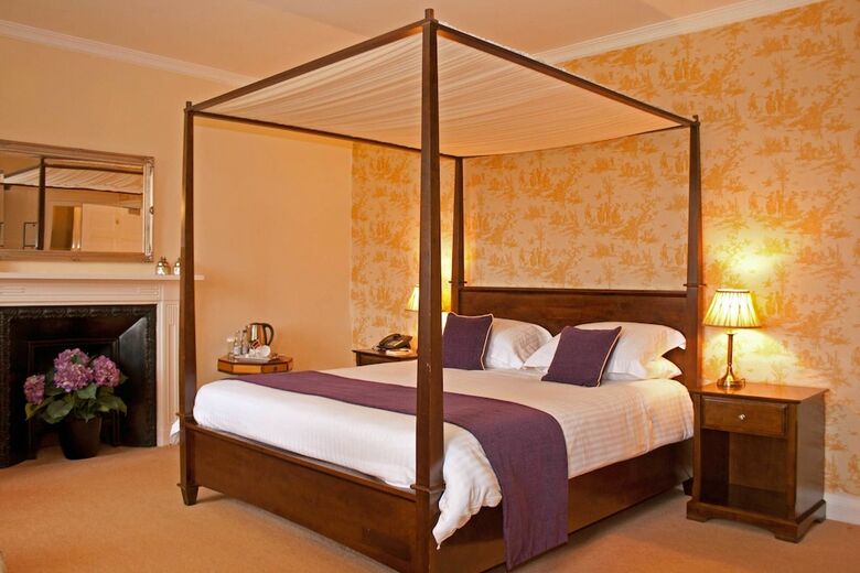Hotel Raemoir House