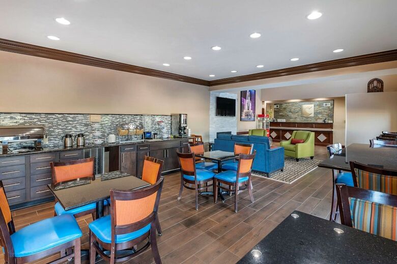 Hotel Quality Inn & Suites