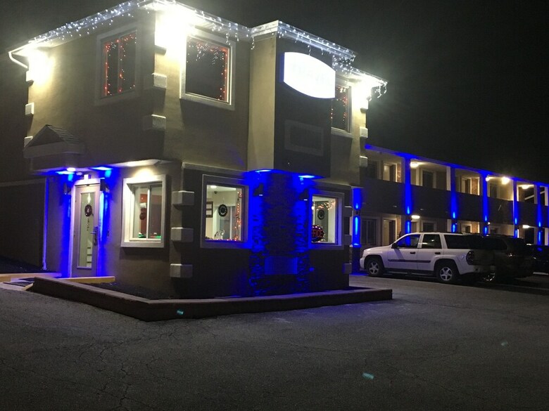 Hotel Travel Inn & Suites