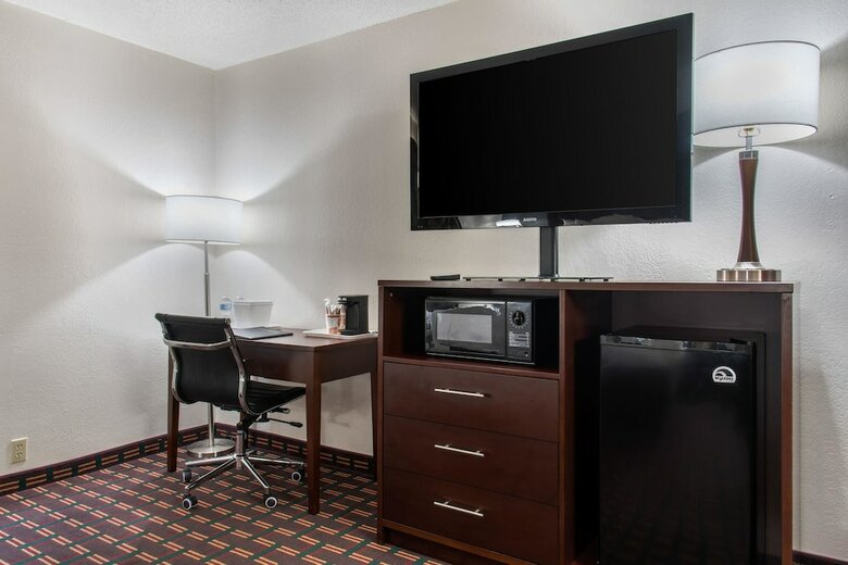 Hotel Quality Inn & Suites