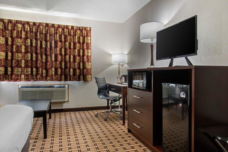 Hotel Quality Inn & Suites