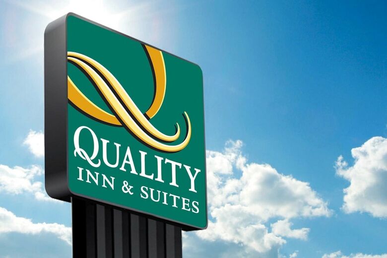 Hotel Quality Inn & Suites