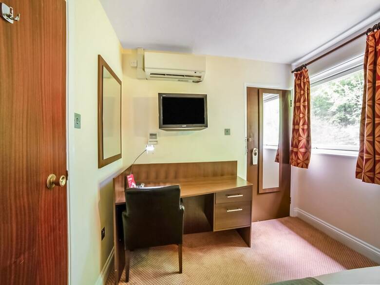 Oyo Flagship The Bridge House Hotel