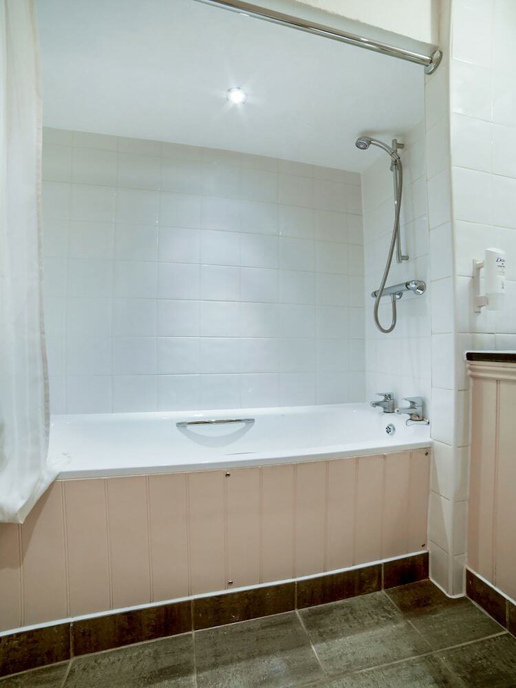 Oyo Flagship The Bridge House Hotel