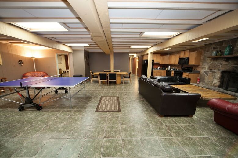 Motel Log Cabin Lodge & Suites
