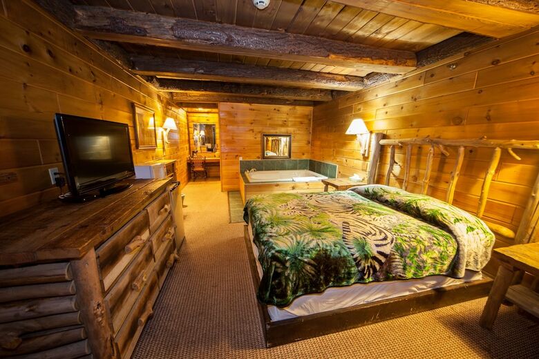 Motel Log Cabin Lodge & Suites