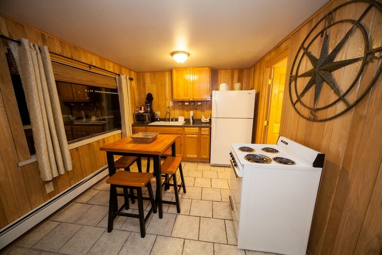 Motel Log Cabin Lodge & Suites