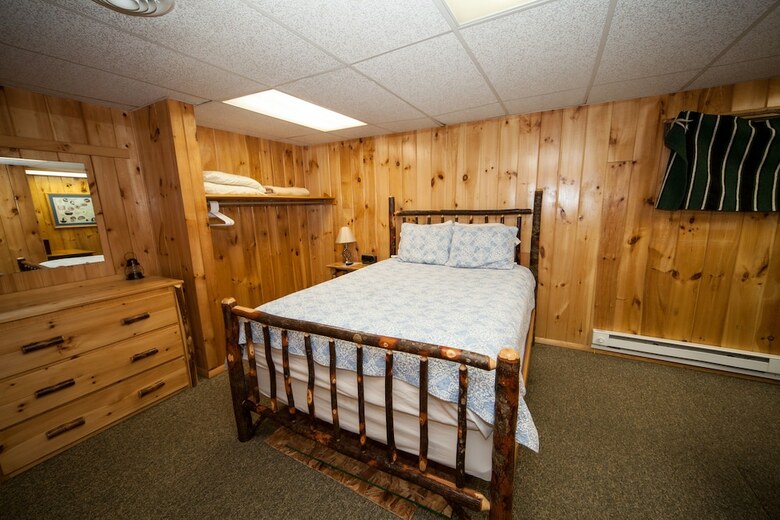 Motel Log Cabin Lodge & Suites