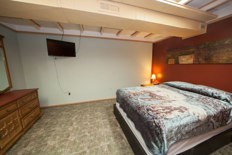 Motel Log Cabin Lodge & Suites